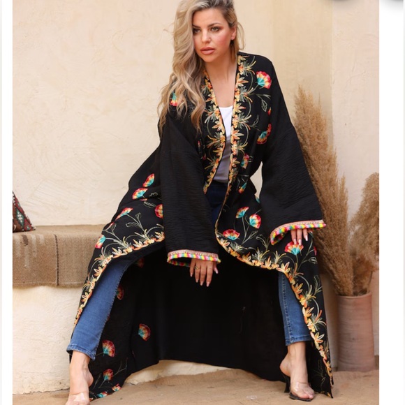 Embroidered black linen kimono - Picture 3 of 11